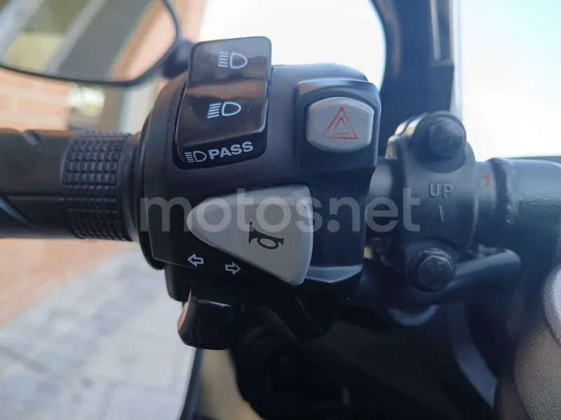Honda CBR650R - Vista 12