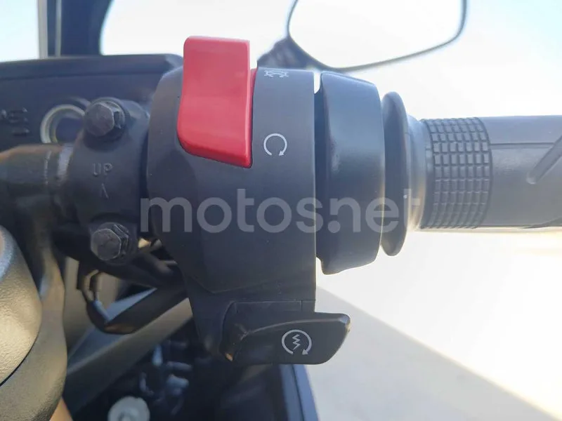 Honda CBR650R - Vista 13