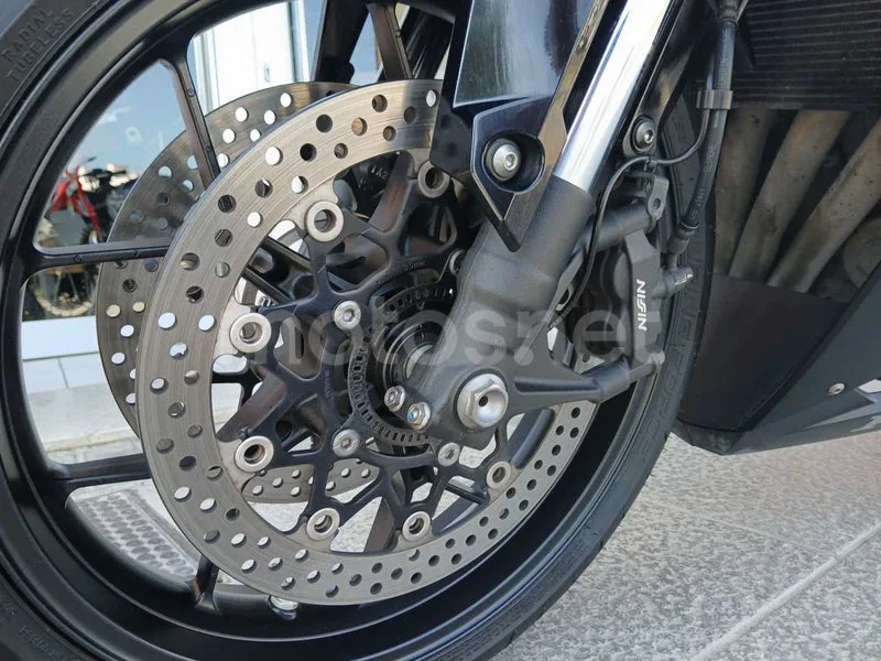 Honda CBR650R - Vista 15