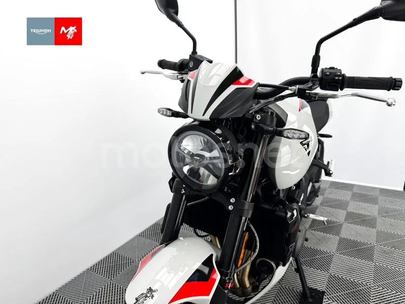 Triumph Trident 800 - Vista 18