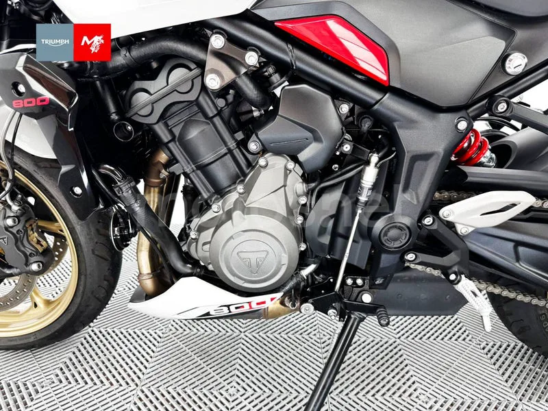 Triumph Trident 800 - Vista 21