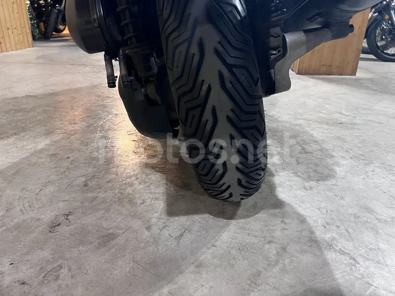 Yamaha XMAX 125 - Vista 5