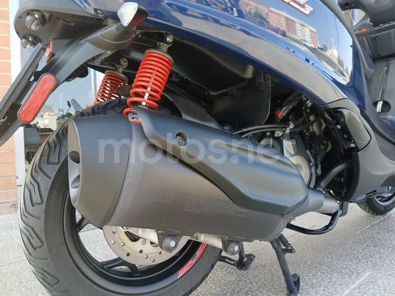 Piaggio MP3 - Vista 15