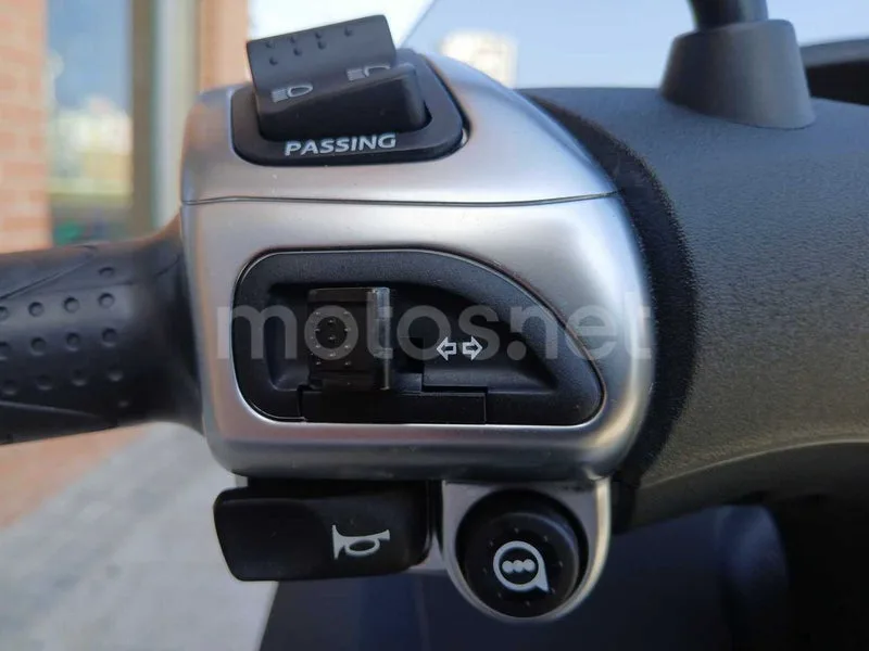 Piaggio MP3 - Vista 7