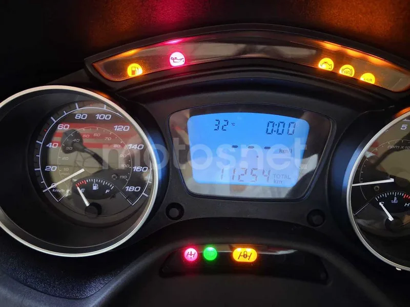 Piaggio MP3 - Vista 13