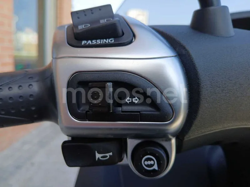 Piaggio MP3 - Vista 7
