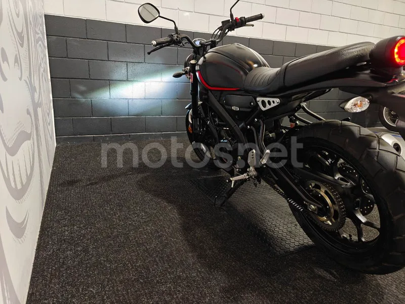 Yamaha XSR125 - Vista 5