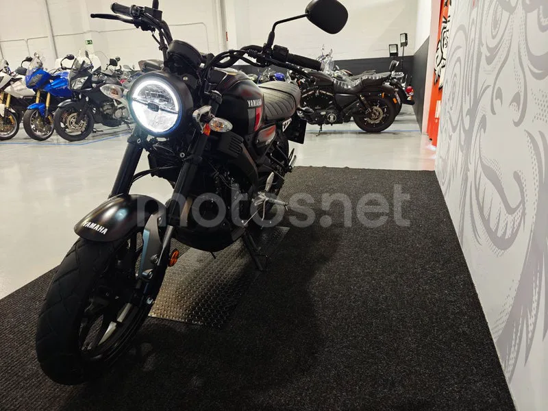 Yamaha XSR125 - Vista 6