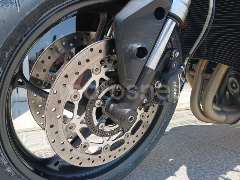 Triumph Street Triple - Vista 12