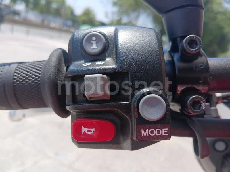Triumph Street Triple - Vista 15