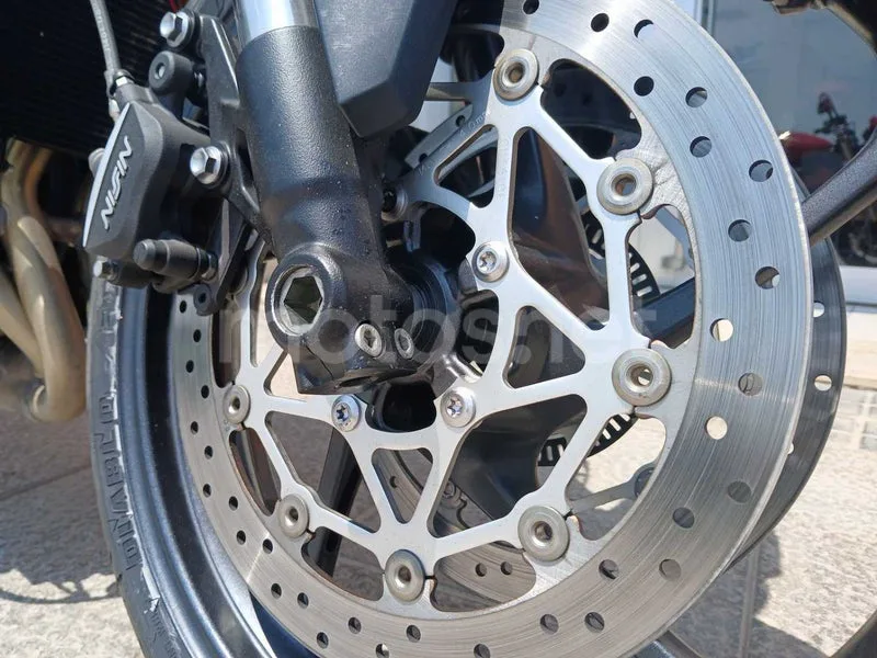 Triumph Street Triple - Vista 7