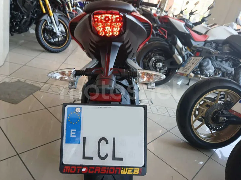 Triumph Street Triple - Vista 8