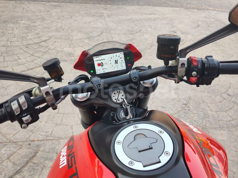 Ducati Monster - Vista 18