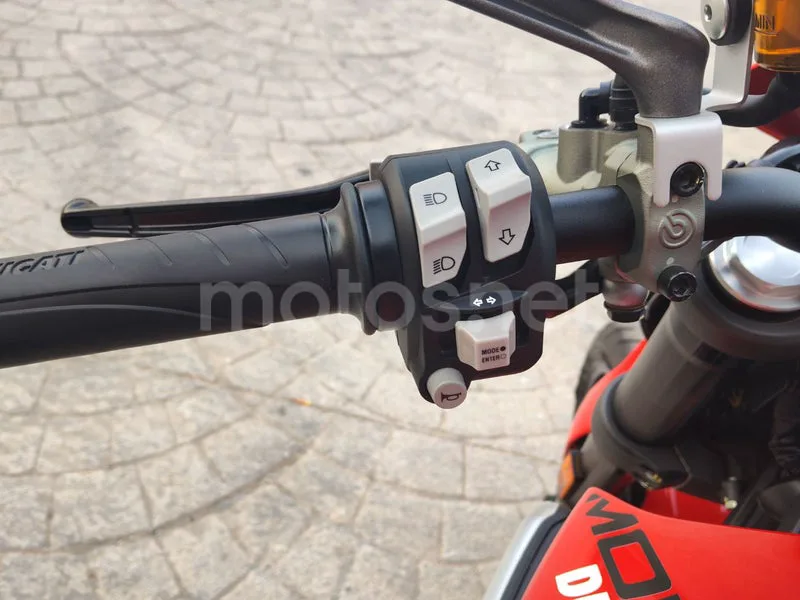 Ducati Monster - Vista 20