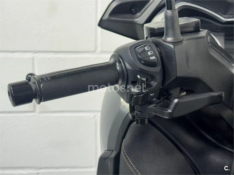 Yamaha XMAX 400 - Vista 5