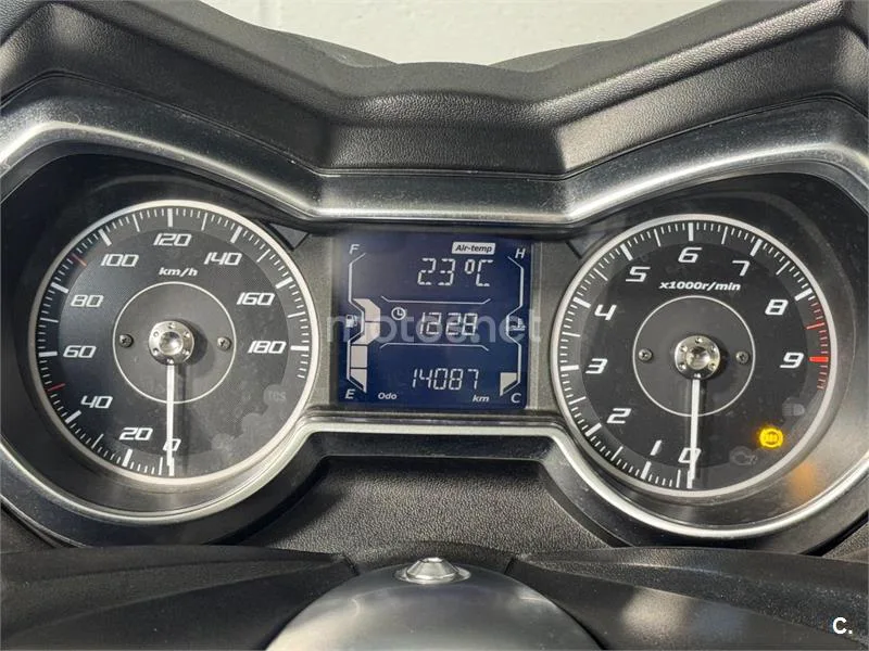 Yamaha XMAX 400 - Vista 6