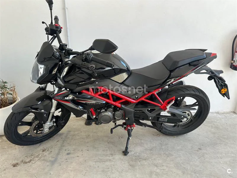 Benelli BN 125 - Vista 12