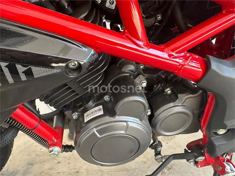 Benelli BN 125 - Vista 8