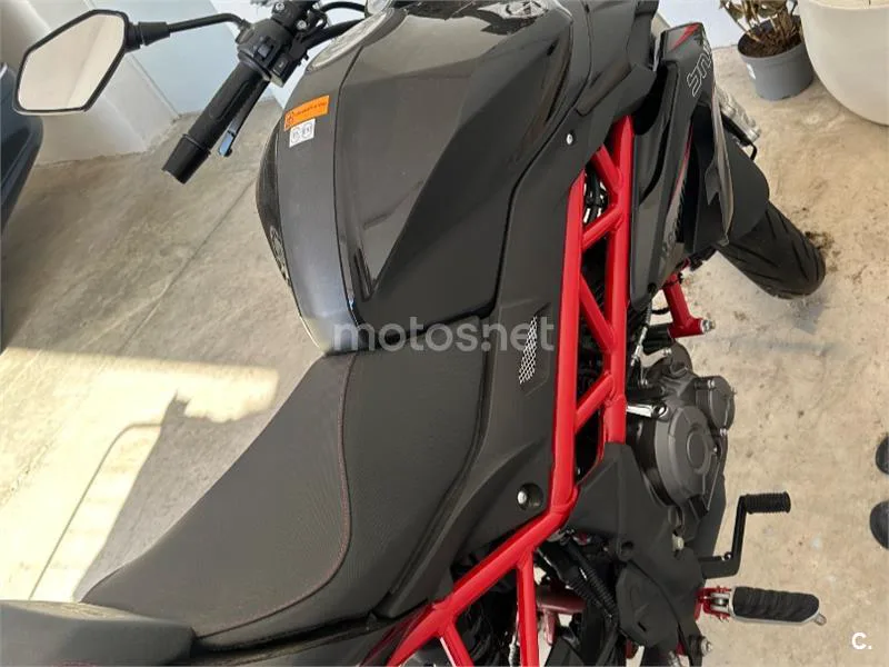 Benelli BN 125 - Vista 9