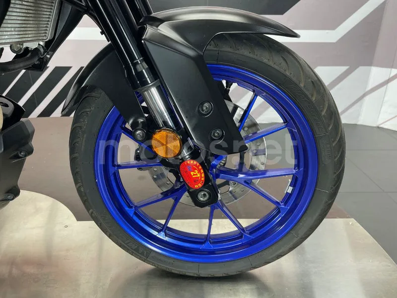 Yamaha MT-125 - Vista 18