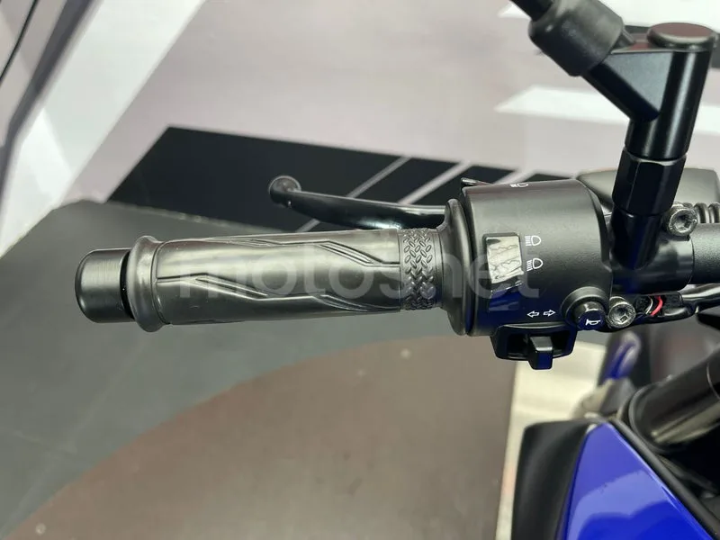 Yamaha MT-125 - Vista 8