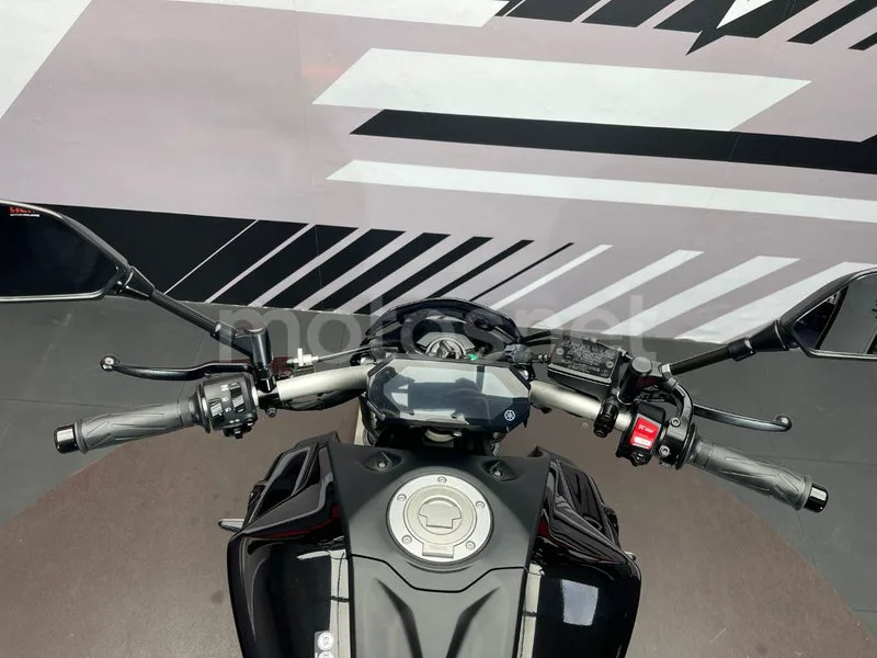 Yamaha MT-07 - Vista 8