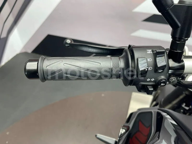 Yamaha MT-07 - Vista 9