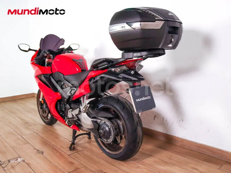 Honda VFR800F - Vista 8