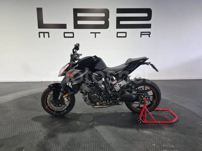 KTM 1290 Super Duke R - Vista 3