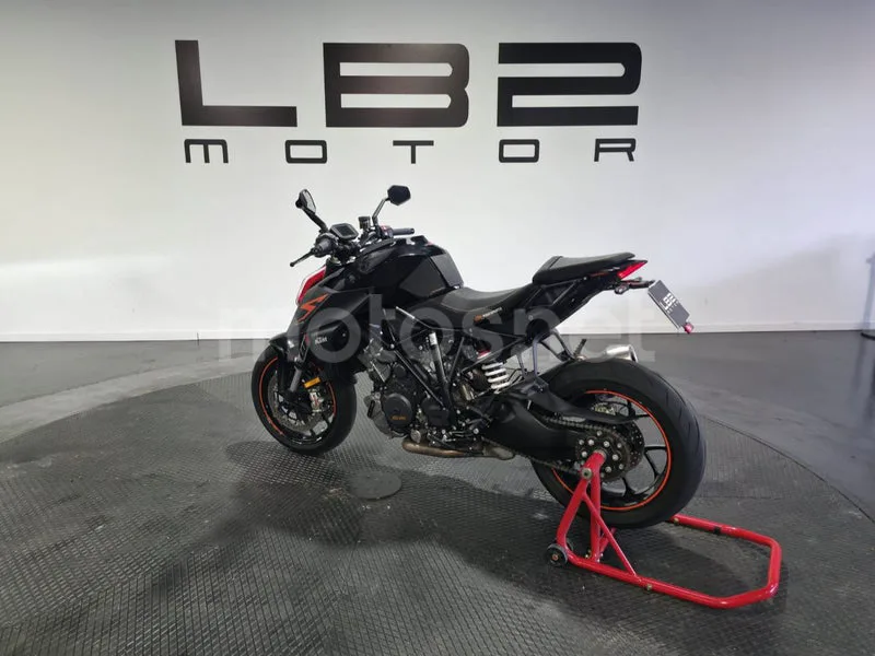 KTM 1290 Super Duke R - Vista 4