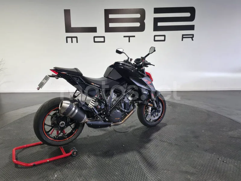 KTM 1290 Super Duke R - Vista 6
