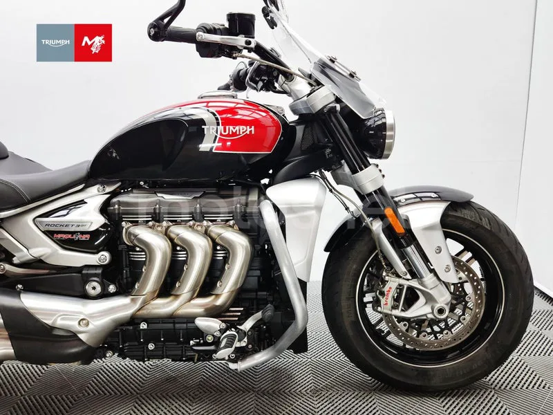 Triumph Rocket 3 - Vista 7