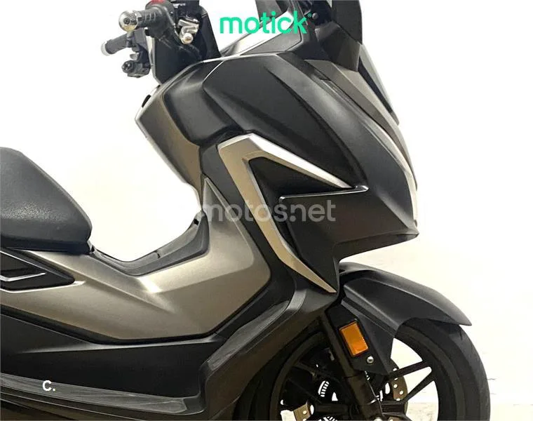 Honda Forza 350 - Vista 3