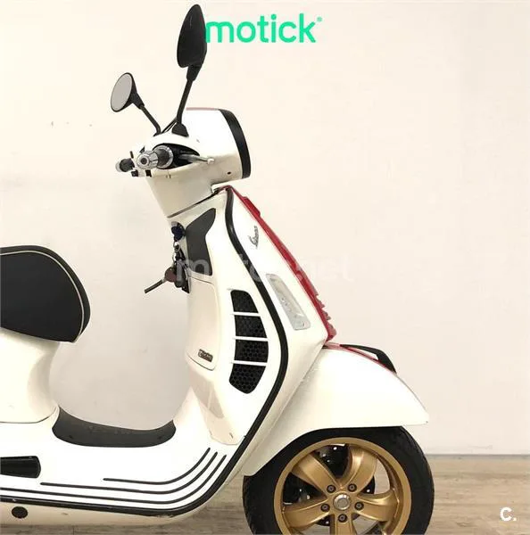 Vespa GTS 300 - Vista 4