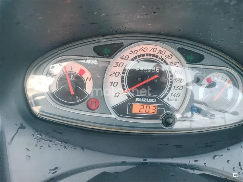 Suzuki Burgman 125 - Vista 10