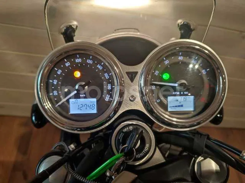 Triumph Bonneville T120 - Vista 13