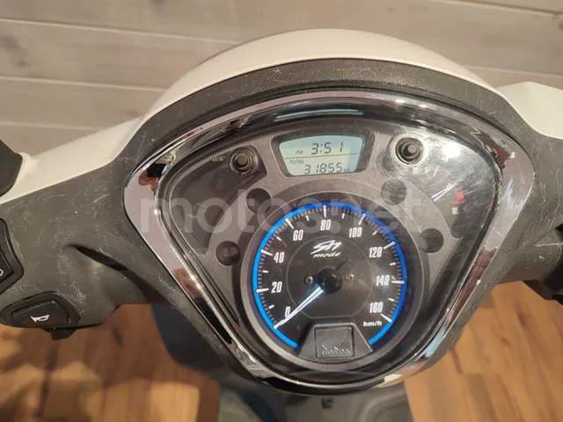 Honda SH125i - Vista 13