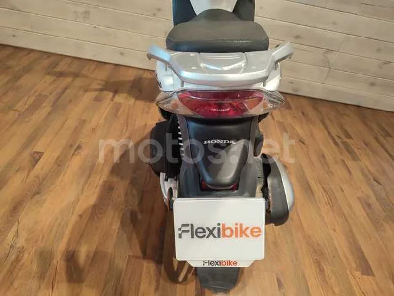 Honda SH125i - Vista 6