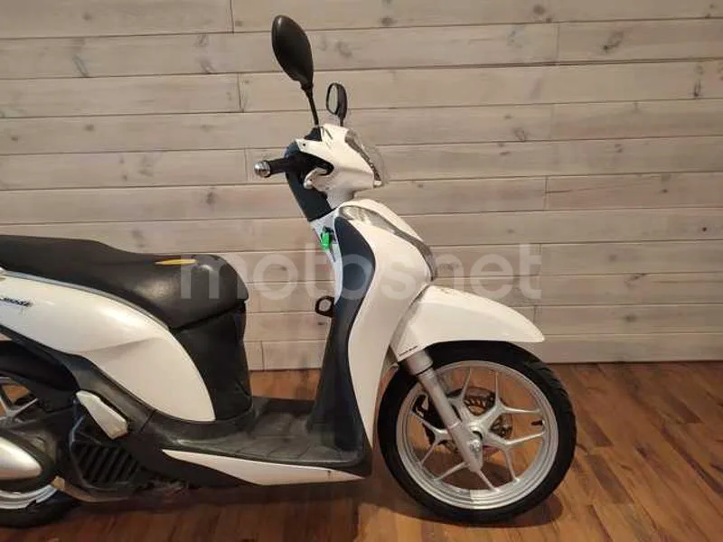 Honda SH125i - Vista 8