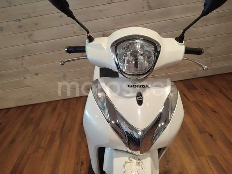 Honda SH125i - Vista 9