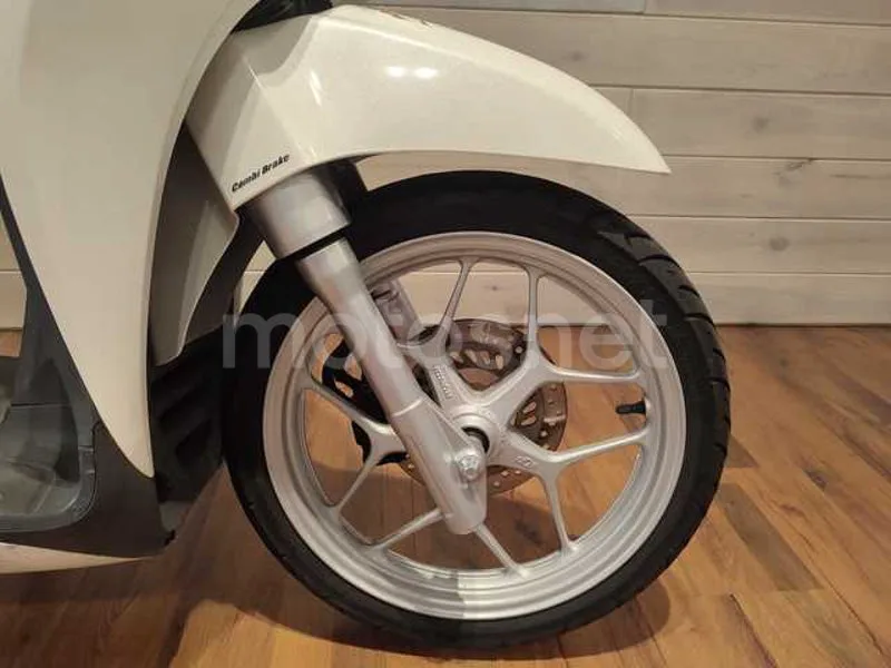 Honda SH125i - Vista 10