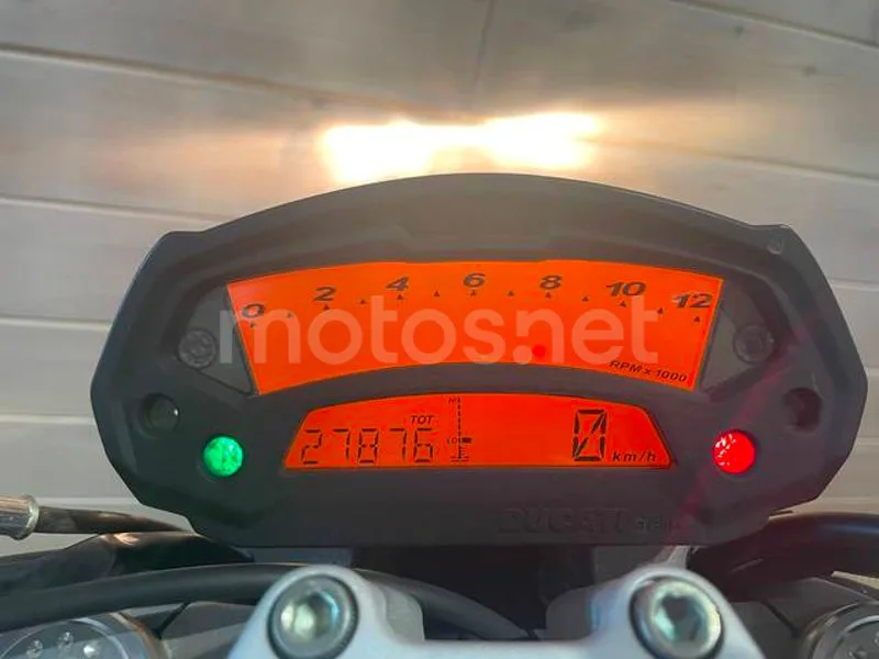 Ducati Monster 696 - Vista 13