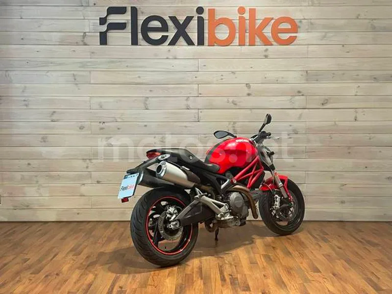 Ducati Monster 696 - Vista 4