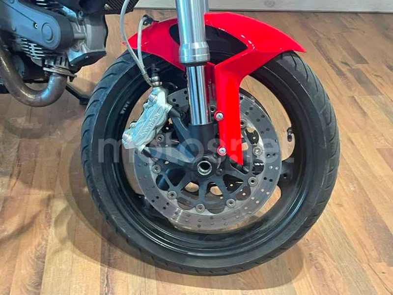 Ducati Monster 696 - Vista 9