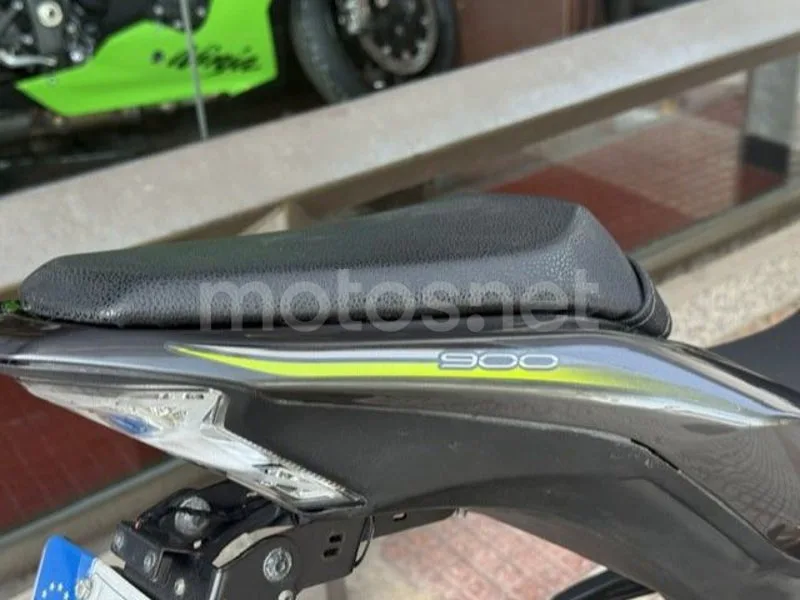 Kawasaki Z900 - Vista 5