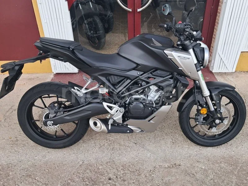 Honda CB125R - Vista 11