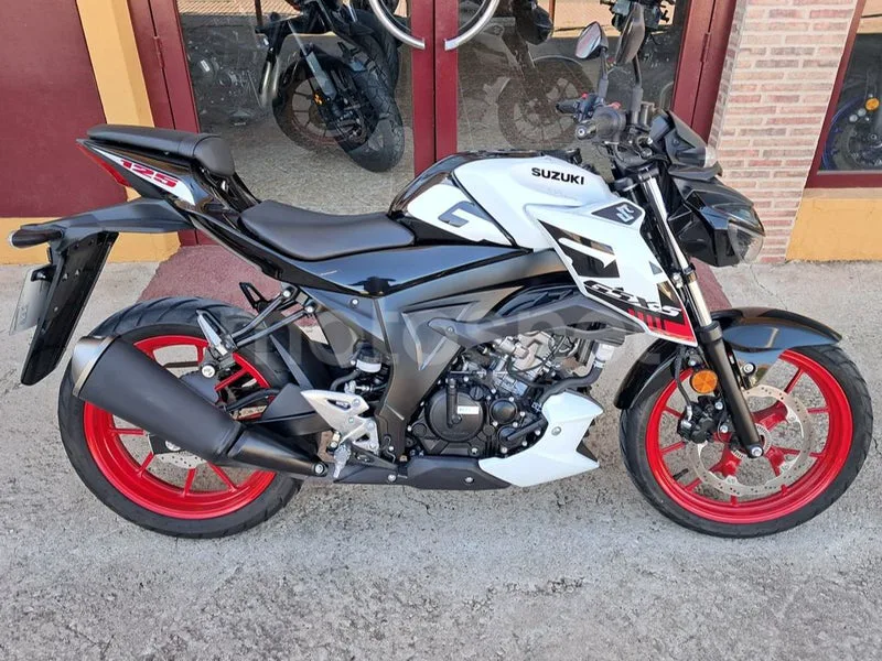 Honda CB125R - Vista 12