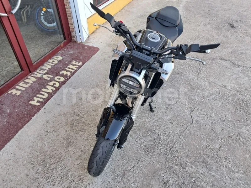 Honda CB125R - Vista 3