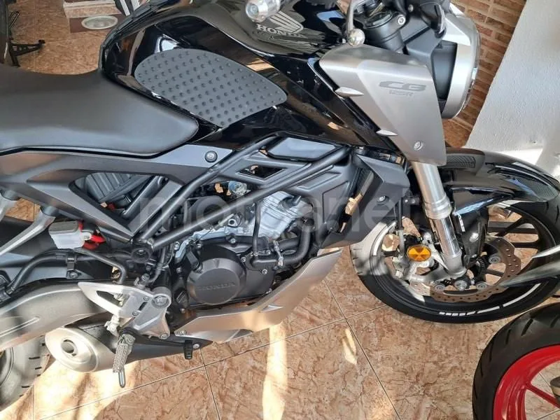 Honda CB125R - Vista 6