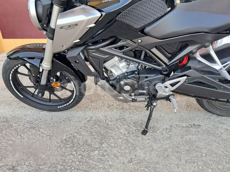 Honda CB125R - Vista 7